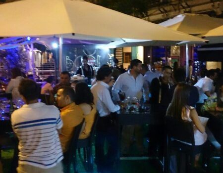 La Policía Local «empapela» a cinco bares de copas del Paseo Colón
