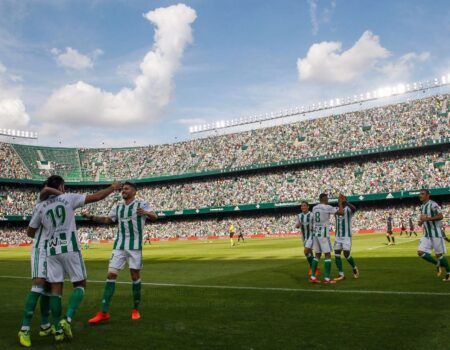 El Betis se pone serio para batir al Alavés y meterse arriba (2-0)