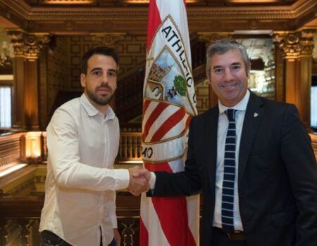 Beñat habla de la visita del Sevilla: «Ante los equipos grandes damos la cara»