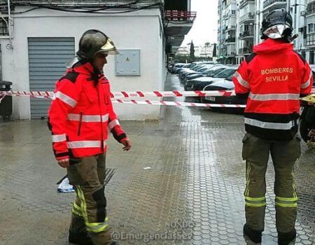 Más de 50 incidencias por inundaciones e incendios por la caída de rayos