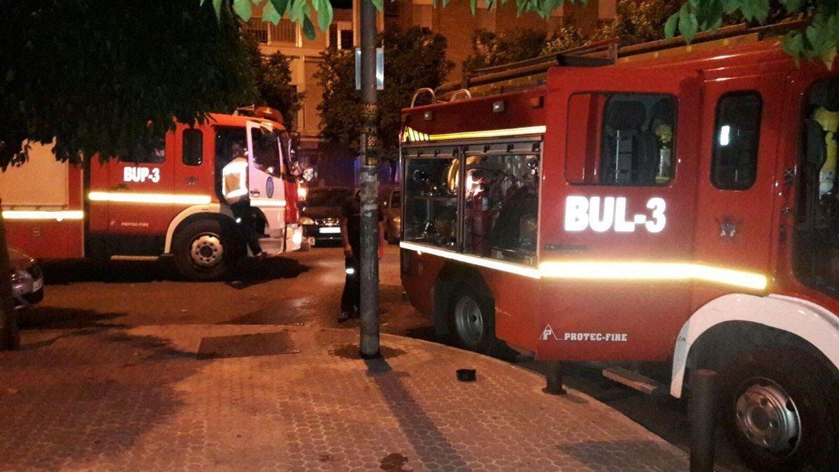 Unidades de los Bomberos, actuando en los dos edificios del Polígono Sur.