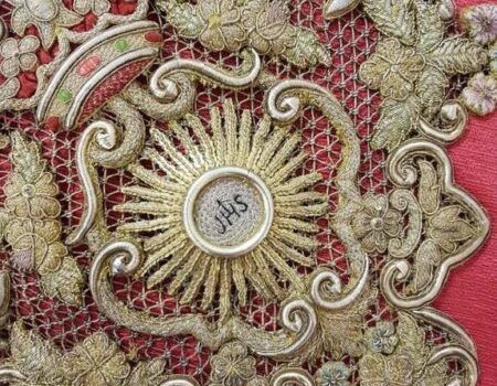 Detalle toca sobremanto Estrella / Hermandad