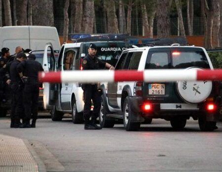 Guardias civiles sevillanos destinados en Gerona. De acosados a recibir cartas de apoyo