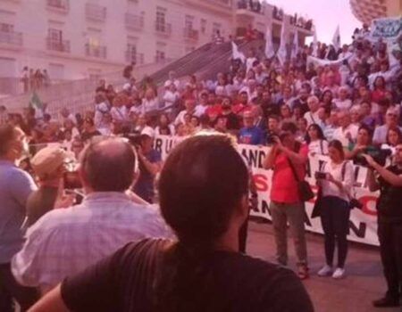 Tres mil sevillanos se manifiestan en defensa de la sanidad pública