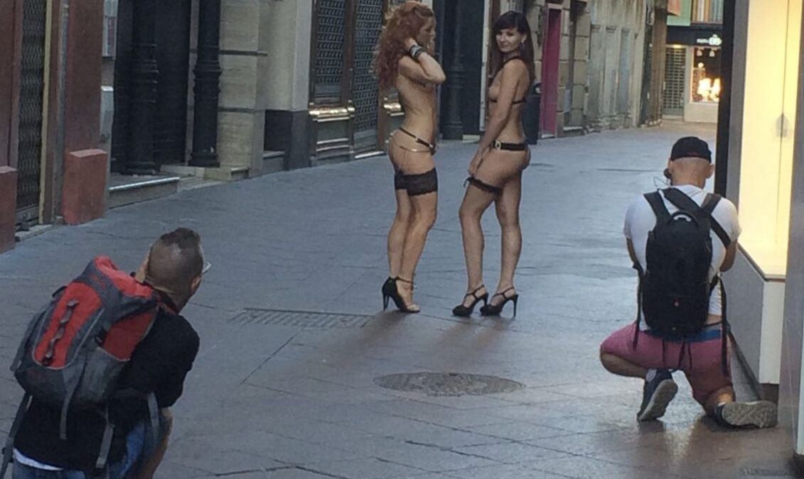 Las actirces grabaron también en la calle Sagasta, aunque sin público.