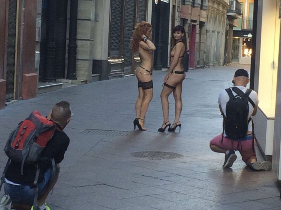 Las actirces grabaron también en la calle Sagasta, aunque sin público.