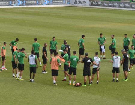 El Real Betis busca los 20 puntos con un triunfo ante el Girona para espantar la crisis