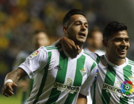 Ser delantero en este Betis está muy caro y eso lo saben hasta en China