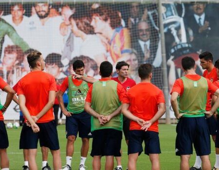 Marcelino tiene a todo el plantel listo para recibir al Sevilla FC