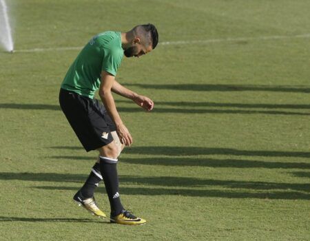 Boudebouz vuelve a entrenar con el grupo y Javi García no está descartado para el sábado