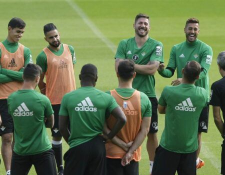 Javi García y Boudebouz por Durmisi y Francis, las novedades en la lista