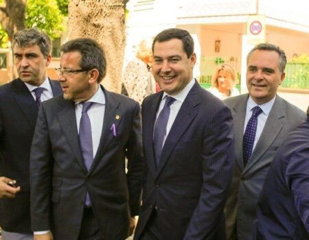 Juanma Moreno se sacude cualquier responsabilidad en el cese de Alberto Díaz