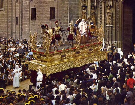 El Consejo de Cofradías implanta con firmeza el Martes Santo tradicional