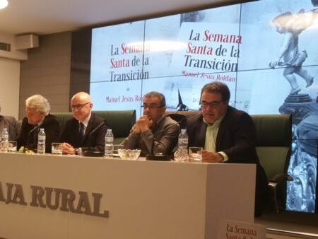 La Semana Santa de la Transición, desde los ojos de Manuel Jesús Roldán