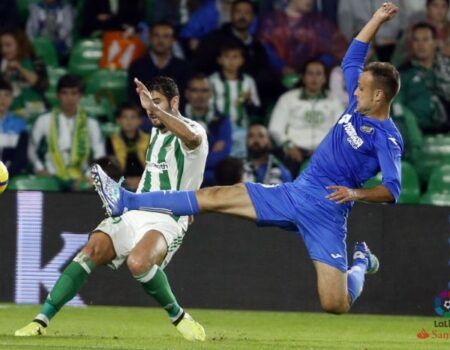 LaLiga denuncia a los ‘Supporters’ del Betis por cánticos contra Cala