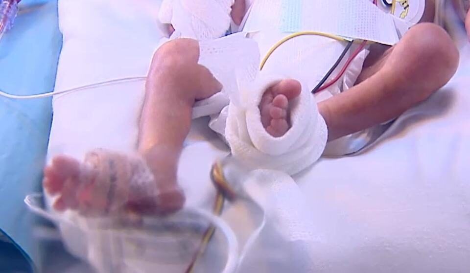 El bebé sufrió varias palizas antes de cumplir los dos meses de edad.