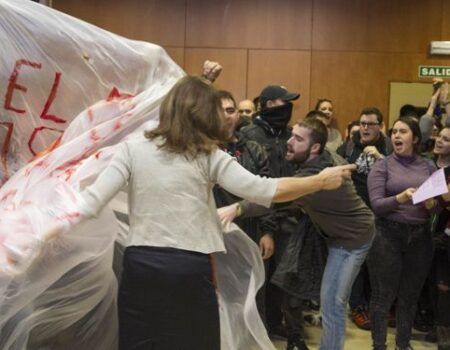 La Audiencia investigará el boicot al debate sobre ideología de género de la Facultad de Derecho