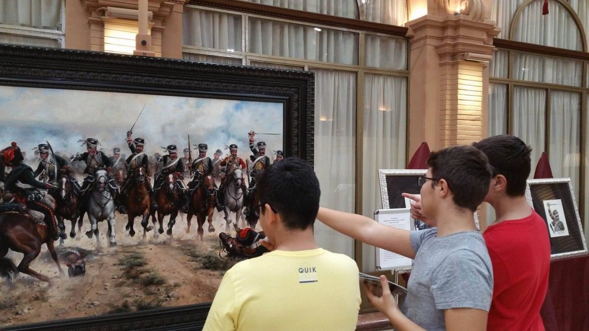 Alumnos del IES Herrera contemplando " La Degollá"