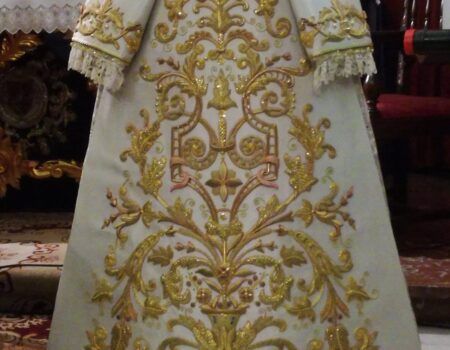 La saya de salida de la Virgen de Guadalupe, restaurada en Granada
