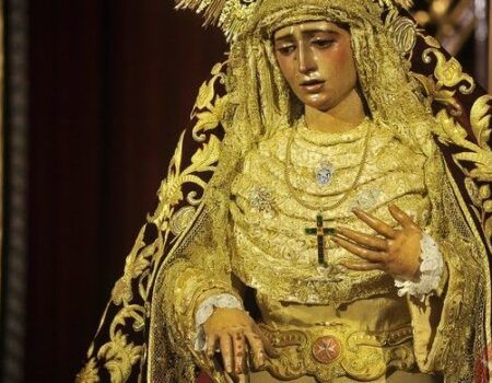 Cuatro días para besar la mano de la Amargura