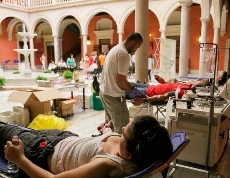 Más de 500 sevillanos participarán hoy en el maratón de donación de sangre