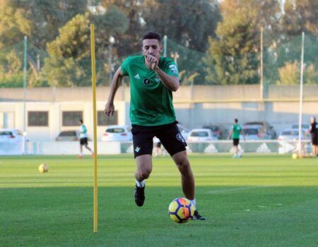 Feddal vuelve a entrenar con balón y podría reaparecer en Eibar