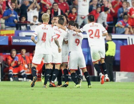 El Sevilla FC, a evitar dar el mitin en un politizado Camp Nou