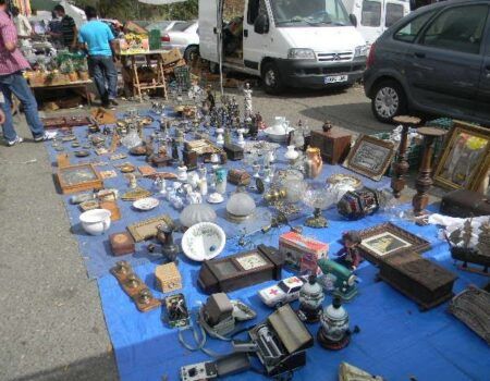 Los vendedores del Charco de la Pava exigen la restitución del mercadillo de los domingos