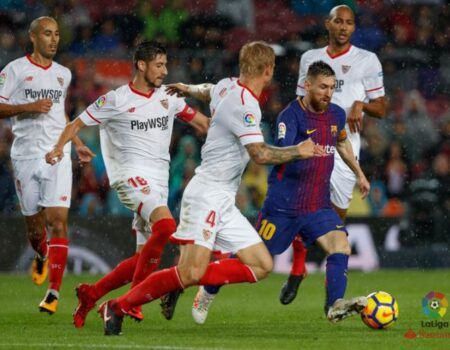 Hacía más de nueve años que el Sevilla FC no jugaba un partido fuera sin ver tarjeta amarilla