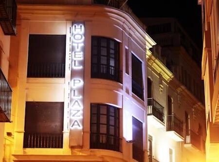 Desalojado el Hotel Plaza Sevilla por un incendio, sin heridos