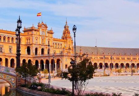 Toda ayuda es poca para preservar la Plaza de España