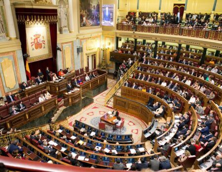 Fachas, golpistas, mentirosos… Cruce de insultos en el Congreso a cuenta del 155