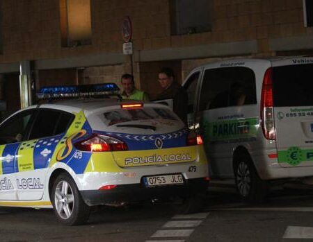 La Policía Local intercepta otros cinco taxis piratas en el aeropuerto