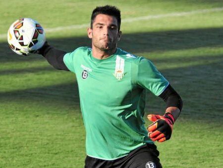 El Betis ya no insiste en sacar siempre el balón jugado desde atrás