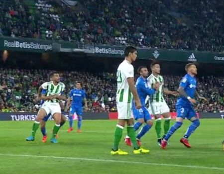 El claro penalti que Amat le reclamó a Mateu Lahoz el pasado viernes