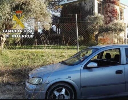 Un guardia civil fuera de servicio detiene a un ladrón en un chalé de Espartinas