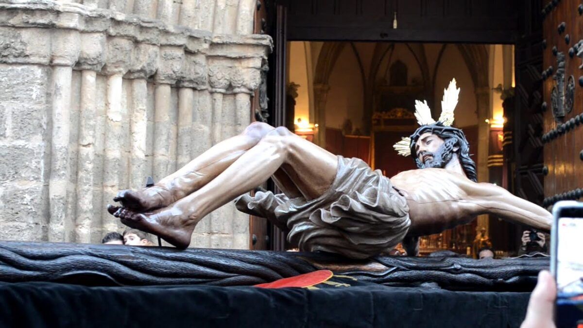 Cristo de la Buena Muerte de la Hiniesta en su viacrucis
