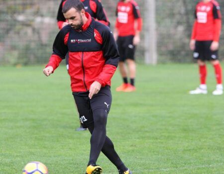 Pedro León se operó hoy de la rodilla y estará tres meses de baja