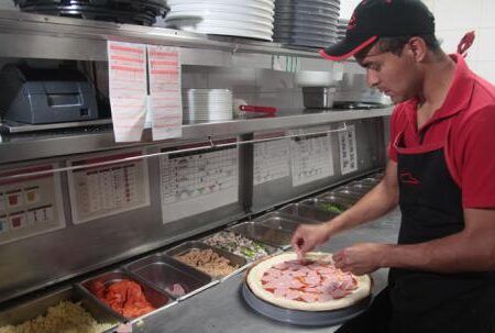 Un colegio organiza una visita cultural… a una pizzería