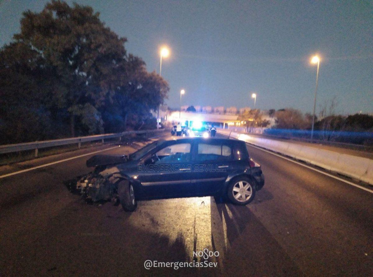 El conductor agredió salvajemente a su acompañante y amenazó a los agentes de la Policía Local.