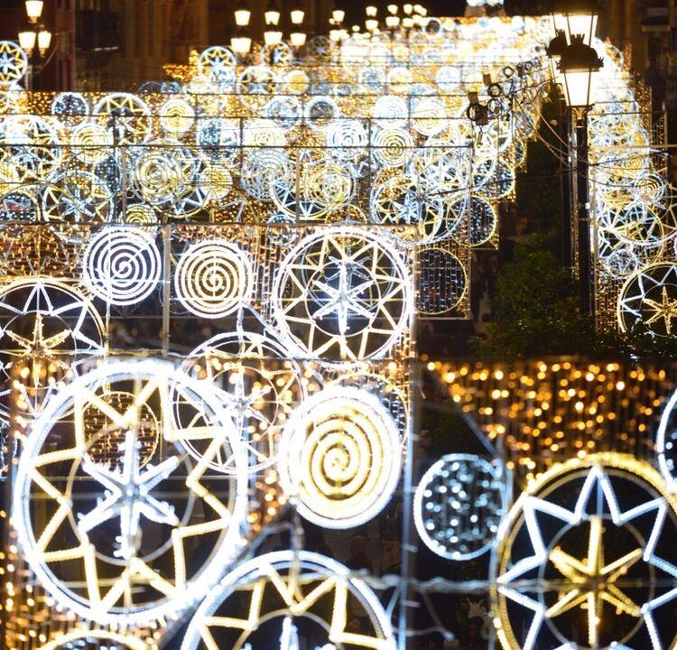 La iluminación de Navidad se extiende por 260 calles de Sevilla. Foto: Lince.