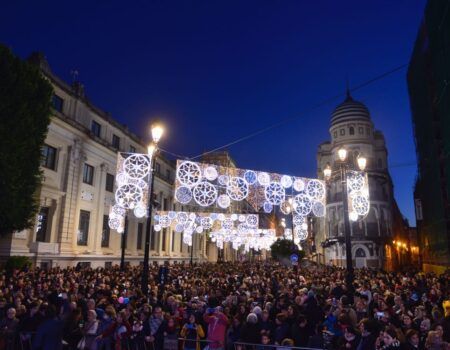Sevilla luce su alumbrado extraordinario de Navidad