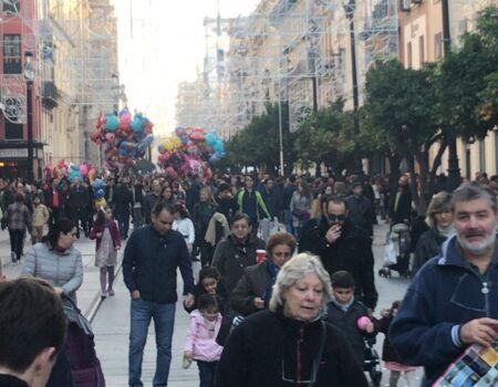 La avalancha de público al centro obliga a adelantar el Plan de tráfico para Navidad