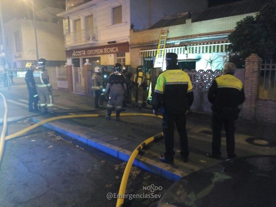 Bomberos actuando en Ciudad Jardín.
