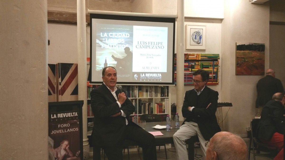 El libro se presentó en el centro cultural La Revuelta.