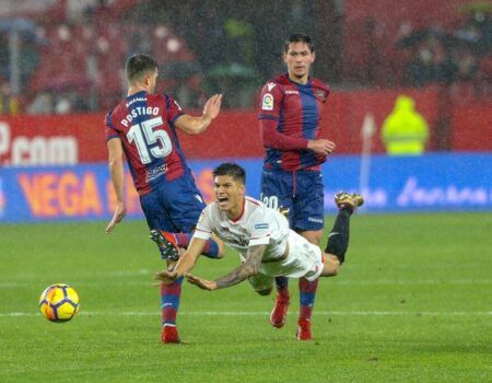 El Sevilla FC no puede con el Levante y despide el año del Sánchez-Pizjuán entre pitos