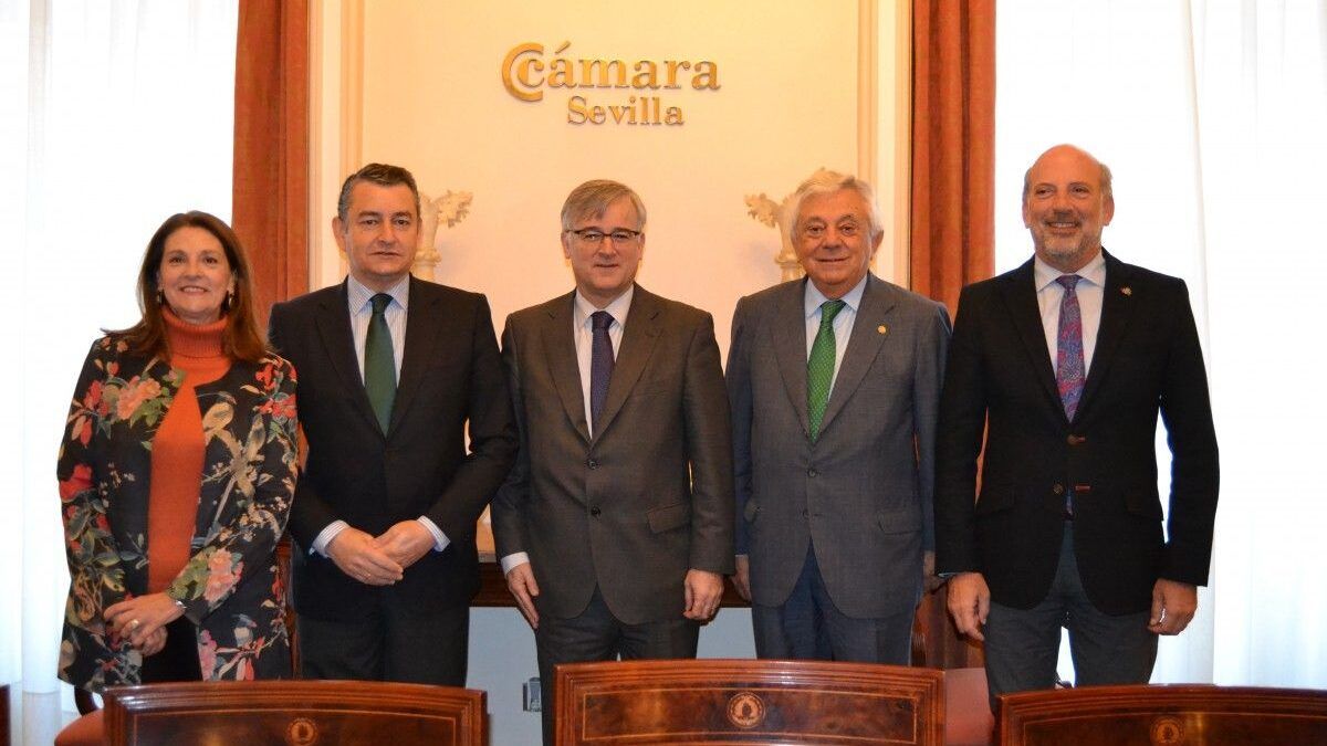 El encuentro ha estado presidido por el embajador de España en Rusia Ignacio Ybáñez Rubio, el delegado del gobierno en Andalucía, Antonio Sanz Cabello, la cónsul honoraria de la Federación Rusa en Andalucía, Esther Morell, el director territorial de comercio y delegado del ICEX, José Antonio Vázquez Rosso y por el presidente de la Cámara de Comercio de Sevilla Francisco Herrero.