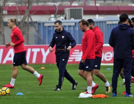 Maresca dirige el entrenamiento del Sevilla FC a la espera de Montella