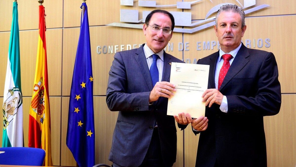 Convenio entre la CEA y Caser.
