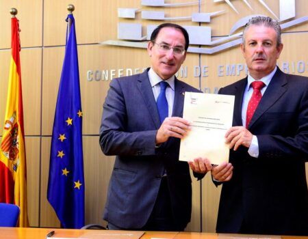 Acuerdo entre la CEA y Caser para optimizar el riesgo de las Pymes en su actividad productiva